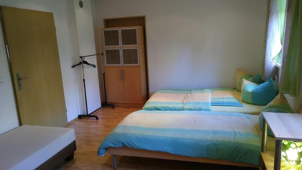 Ferienwohnung Steinwald Auslaeufer Mit Blick Auf Koesseine Waldershof Bagian luar foto
